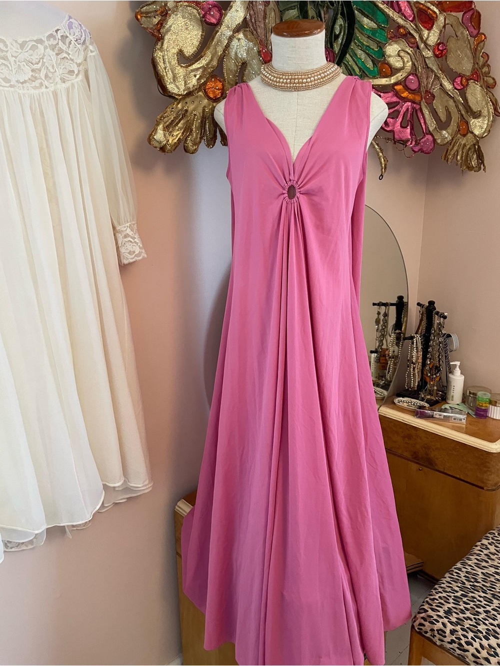 Gilead Rose Pink Goddess Nightgown Dress with Ring Accent V Back 1970s - Picture 9 of 9